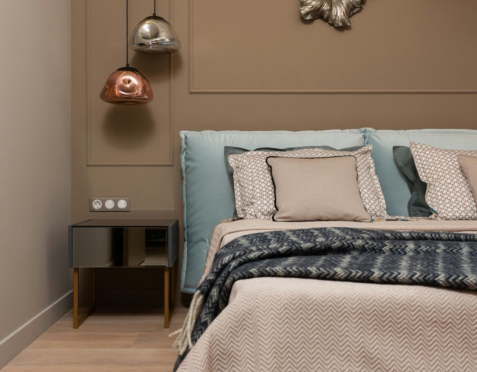 Bed Runners, Blankets & Pillows